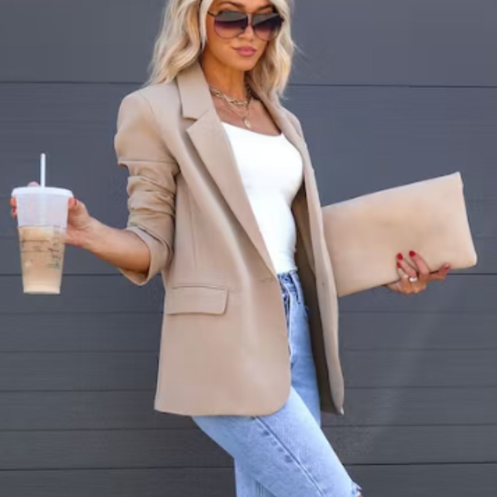 NWT - VICI Bevie pocketed blazer TAN